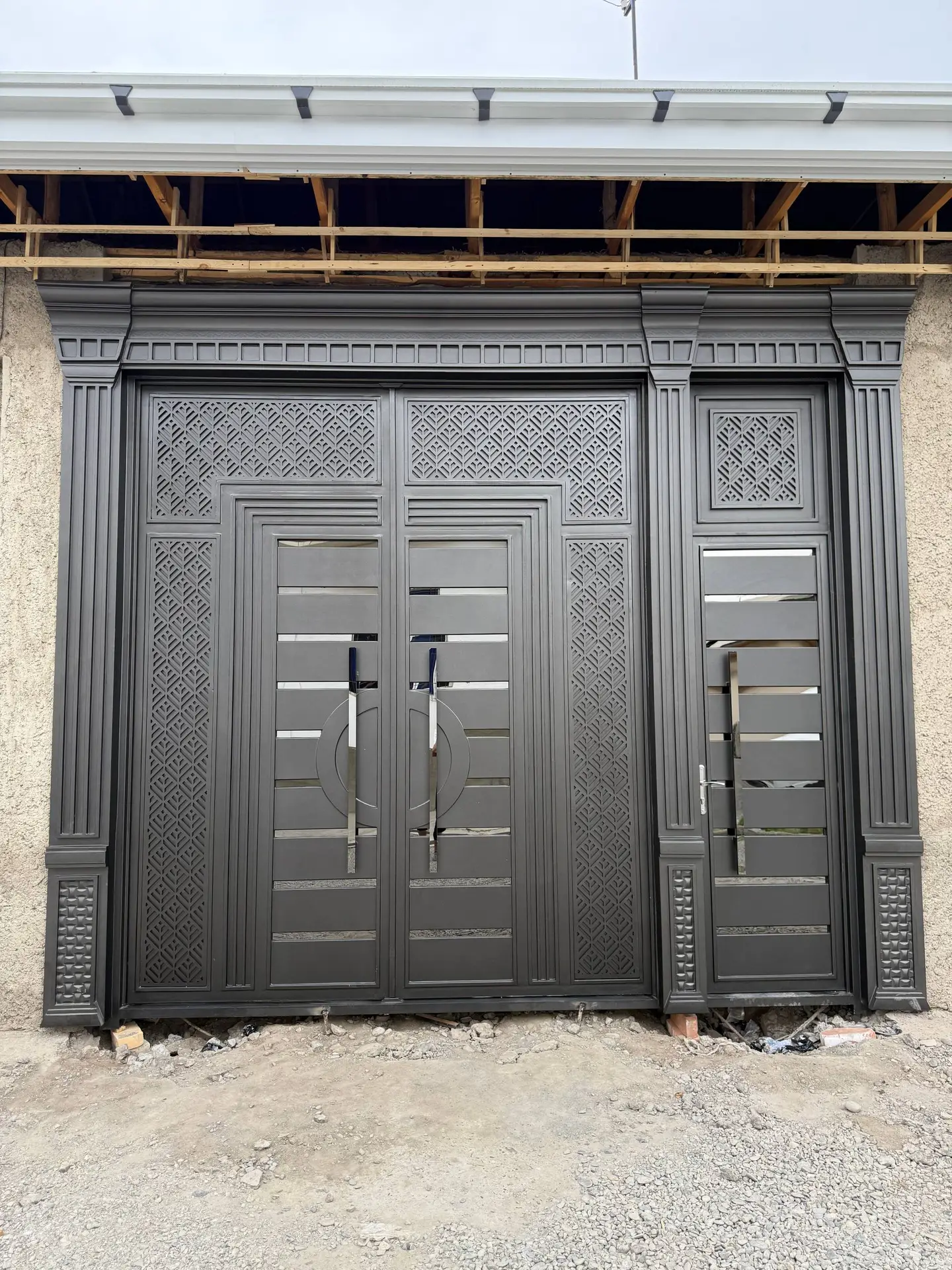 Lazer darvoza – zamonaviy fason darvozalar